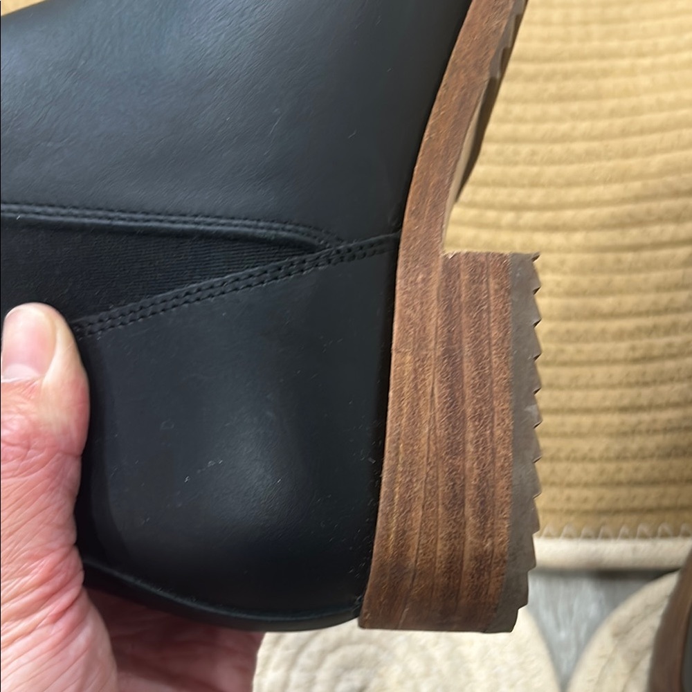 Nisolo Everyday Chelsea Boot - Picture 9 of 15